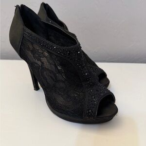Michaelangelo Black Lace Peep-Toe Heels